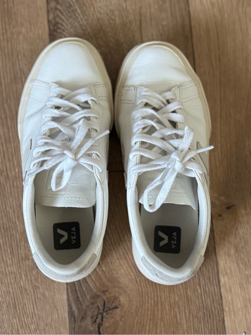 Big discount! Veja White Leather Sneakers with Beige Suede Heel Tabs